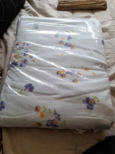 Drap plat bleu ciel ,petites fleurs - Meubles - Saint-Satur (18300)