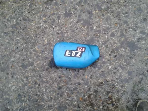 Cache latéral gauche mz 125 etz 1994 - Équipements Moto - Dampleux (02600)