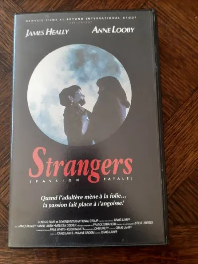 Cassette vhs " strangers" - CD, DVD & Vinyles - Saint-Satur (18300)