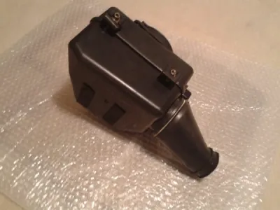 Boitier filtre a air neuf suzuki 125 gsxs 2022 - photo 2