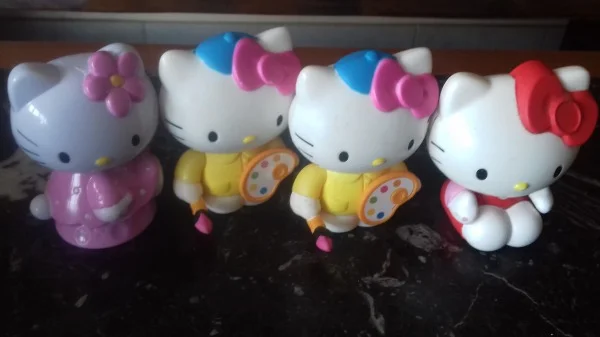 Lot 4 personnages hello kitty - Jeux & Jouets - Saint-Satur (18300)