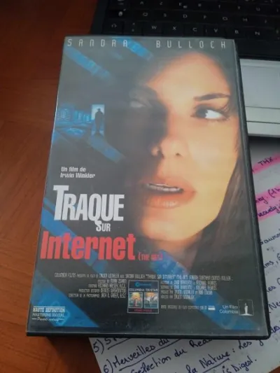 Cassette vhs " traque sur internet " - CD, DVD & Vinyles - Saint-Satur (18300)
