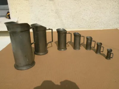 Ensemble 7 pichets de mesure en vrai étain - photo 3