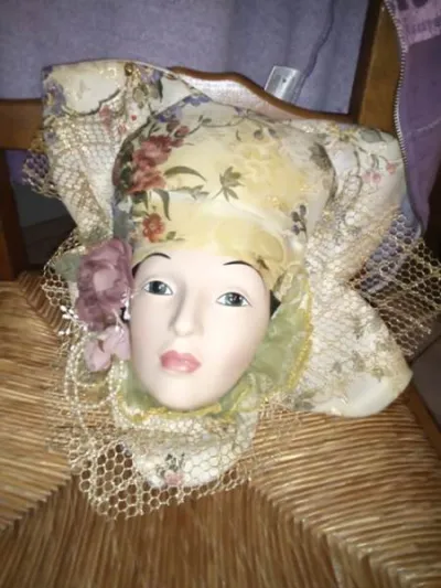 Masque venitien en porcelaine - Collection - Saint-Satur (18300)