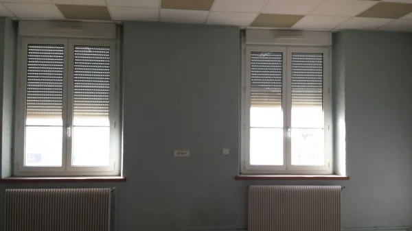 Bloc-fenêtre avec volet roulant électrique en pvc - BTP & Chantier - Montpellier (34000)