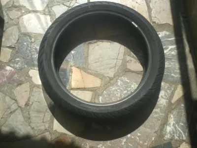 Pneu avant michelin - Équipements Moto - Nancy (54000)