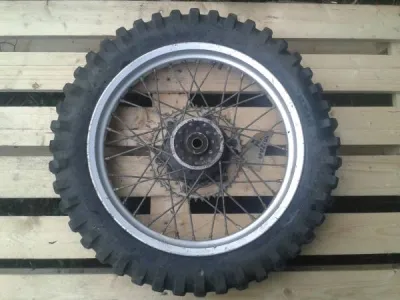 Roue arriére ktm 250 1984 - Équipements Moto - Villiers-le-Bel (95400)