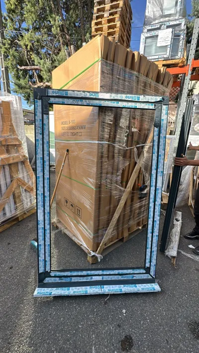 Fenêtre un vantail en alu 7016 sans vitrage - Bricolage