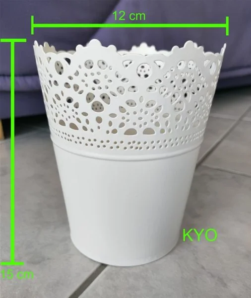 Cache-pot rond blanc dentelle 15x12 cm, métal - Décoration - Foncine-le-Haut (39460)