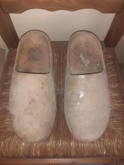 Ancienne paire de sabot en bois - photo 2