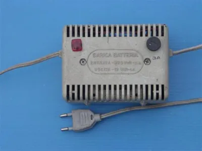 Chargeur 12 v 3 a - Collection - Troyes (10000)