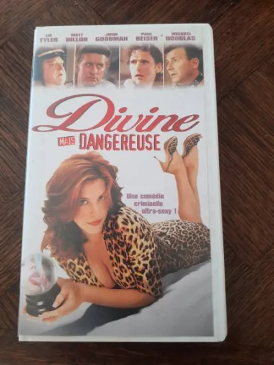 Cassette vhs"divine mais dangereuse" - CD, DVD & Vinyles - Saint-Satur (18300)