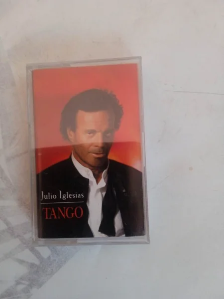 Cassette audio "julio iglesias " - CD, DVD & Vinyles - Saint-Satur (18300)