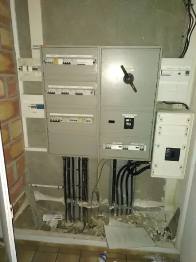 Tableaux et armoires électriques - photo 2