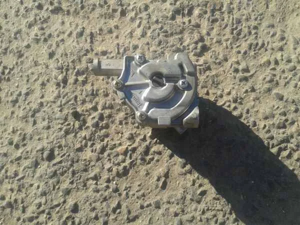 Pompe a huile triumph 900 tiger 1998 - Équipements Moto - Verberie (60410)