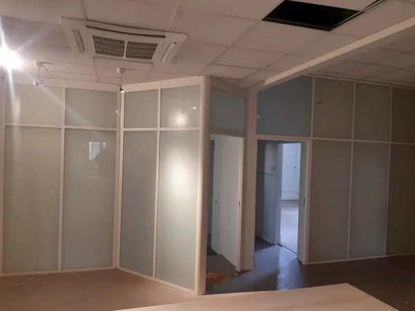Cloisons amovibles modulables toute hauteur vitrée - BTP & Chantier - Montpellier (34000)