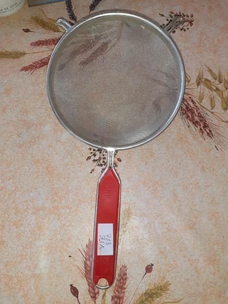 Tamis de cuisine en métal - Collection - Saint-Satur (18300)