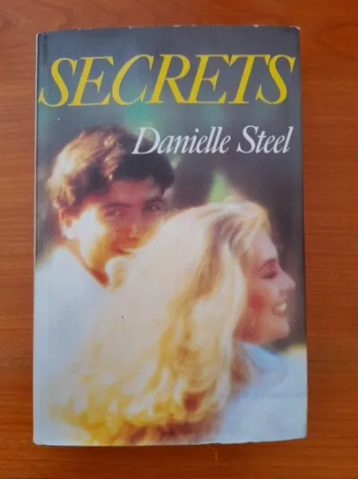 Livre danielle steel " secrets " - Livres - Saint-Satur (18300)