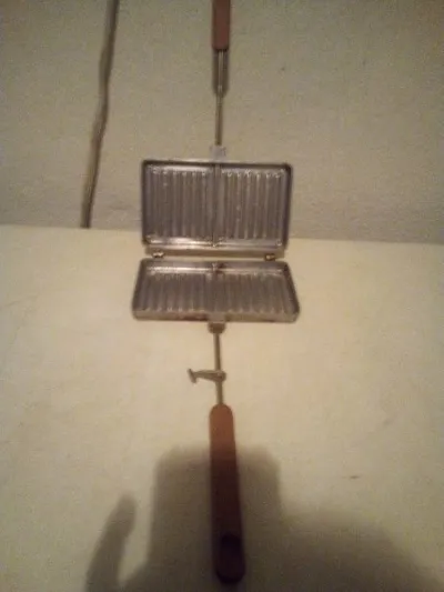 Ancien gauffrier à main - Collection - Saint-Satur (18300)