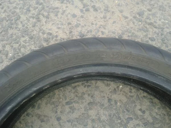 Pneu avant michelin radial 120 / 70 / zr17 - Équipements Moto - Verberie (60410)