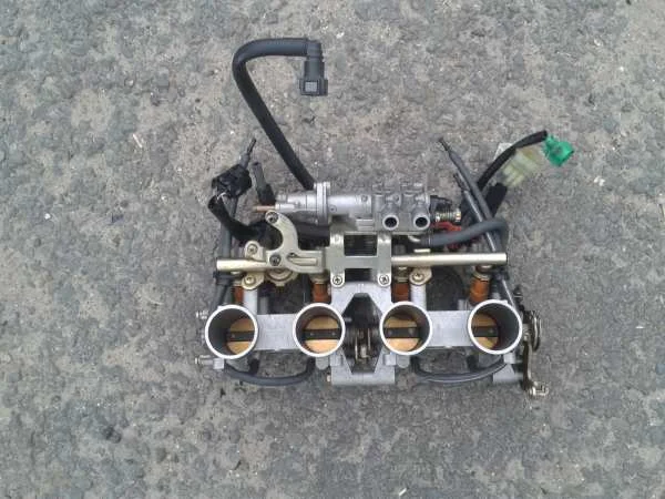 Rampe injection yamaha fz6s 2005 - Équipements Moto - Verberie (60410)