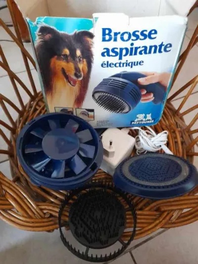Brosse de toilettage aspirante électrique - photo 3