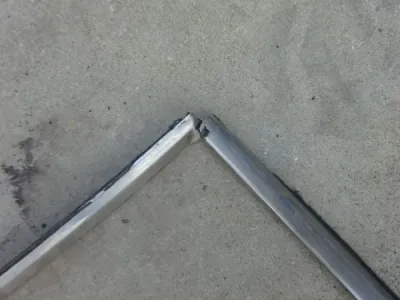 Moulure de pare-brise fiat 130 coupé - photo 2