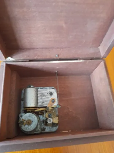 Ancienne boite à bijoux en bois musical - photo 3