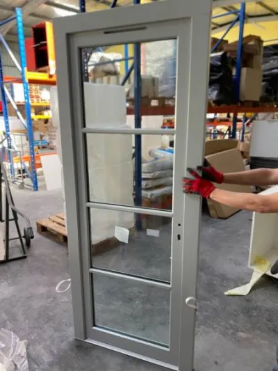 Porte fenêtre simple vantail en bois exotique - Bricolage