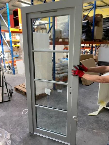 Porte fenêtre simple vantail en bois exotique - Bricolage - Saint-Mathieu-de-Tréviers (34270)