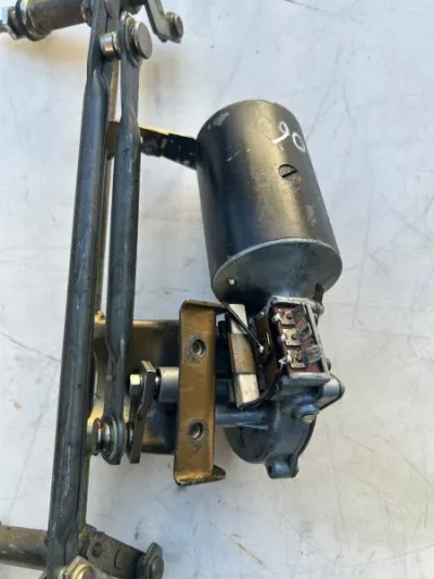 Moteur d'essuie-glace avec support porsche 912 - Équipements Auto - Nice (06000)