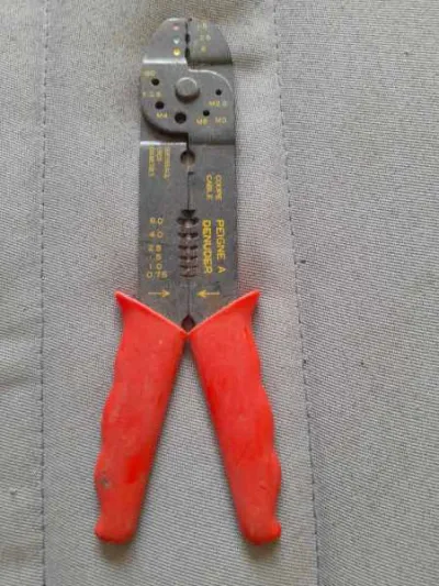 Peigne à dénuder / coupe cable / sertissage - Bricolage - Saint-Satur (18300)