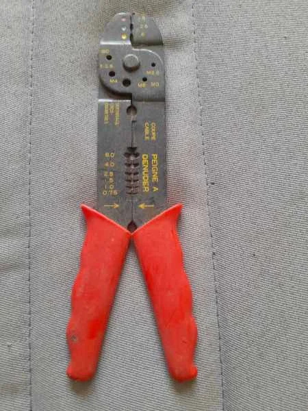 Peigne à dénuder / coupe cable / sertissage - Bricolage - Saint-Satur (18300)