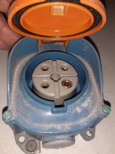 Prise de courant extérieur étanche - Bricolage