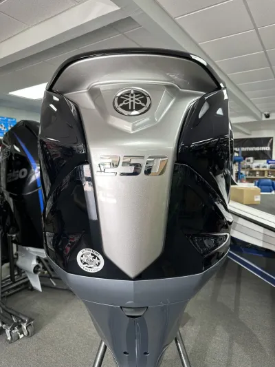 Moteur hors-bord Yamaha VF250LB SHO 2025 Bloc Seul - photo 4