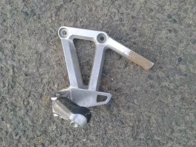 Platine arriére gauche yamaha fz6s 2005 - Équipements Moto - Verberie (60410)