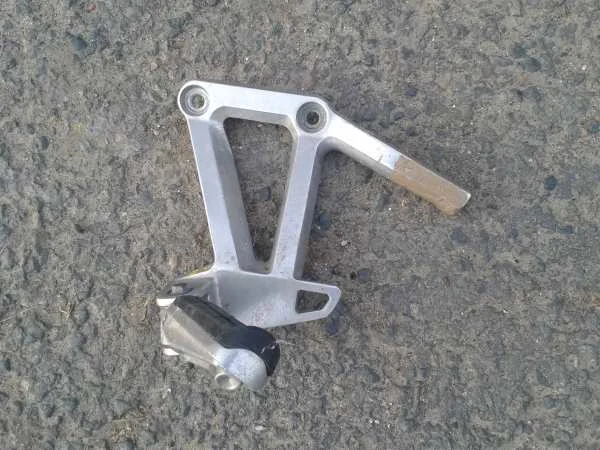 Platine arriére gauche yamaha fz6s 2005 - Équipements Moto - Verberie (60410)