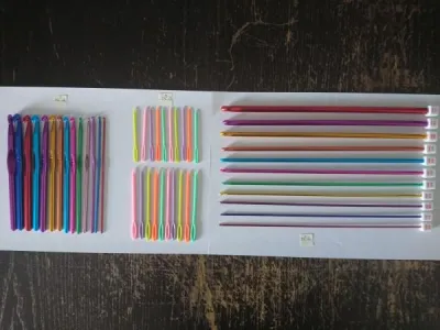 Crochets ou aiguilles ou laine neuf - Autres Loisirs