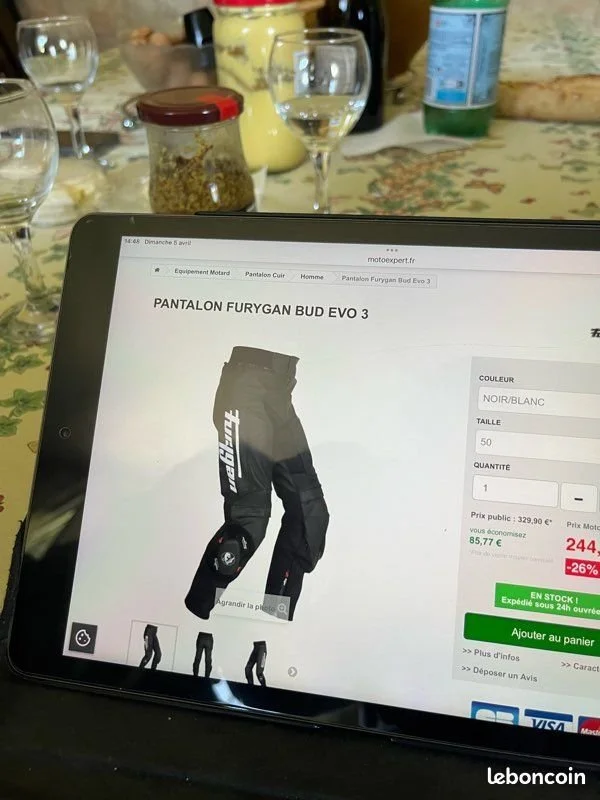 Pantalon de moto, très peu porté. Taille 46 marque - Sport - Meyzieu (69330)