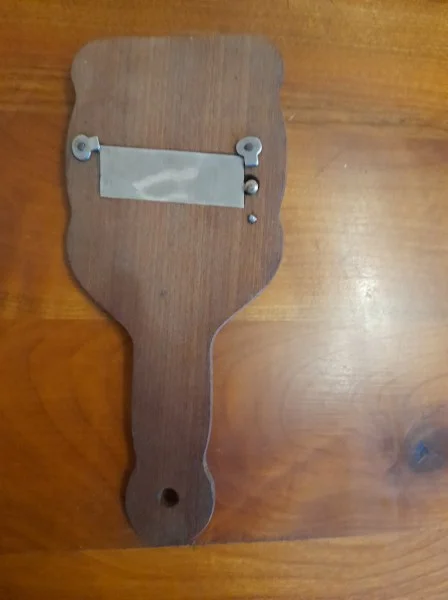 Trancheuse à fromage avec poignée en bois - Collection - Saint-Satur (18300)