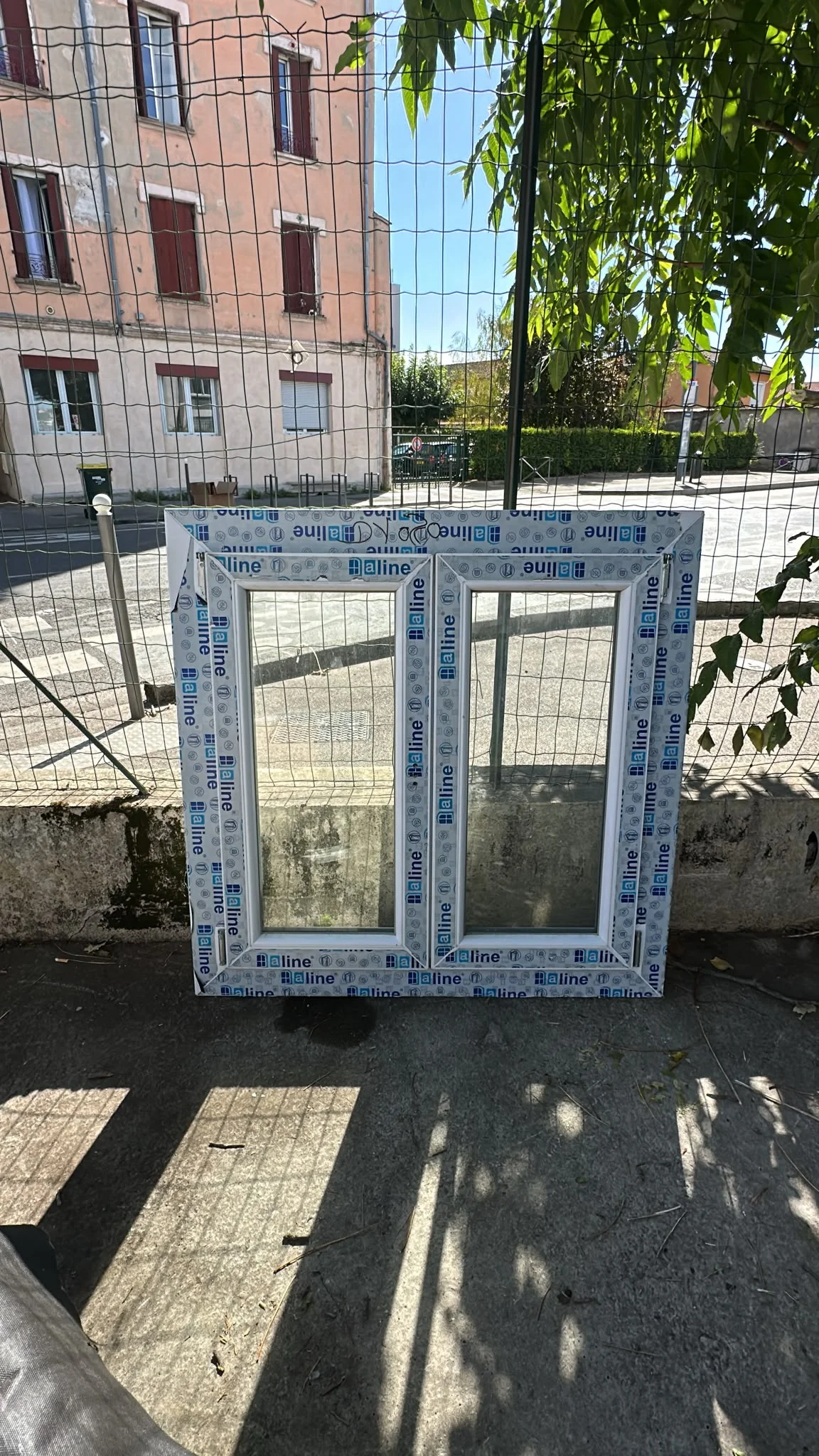 Fenêtre PVC blanc 2 vantaux Haut 1000/ Larg 1000 - Bricolage - Pusignan (69330)