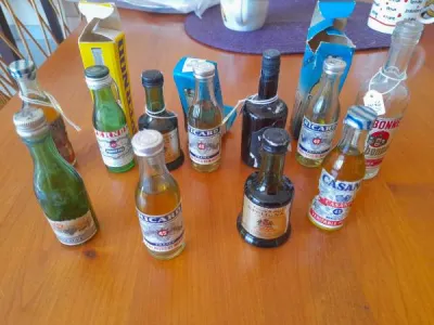 Lot 11 mignonettes - alcool - photo 3