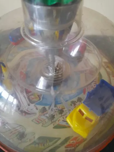 Vintage ancienne toupie en tole et plastique - photo 4