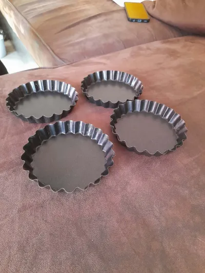Lot 4 Petits Moules à Tartelettes Ronds et Cannelé - Arts de la Table - Saint-Satur (18300)