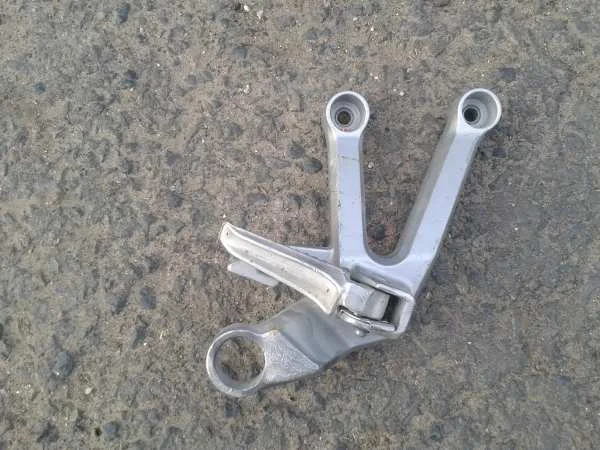 Platine arriére droite suzuki 650 svs 2007 - Équipements Moto - Verberie (60410)