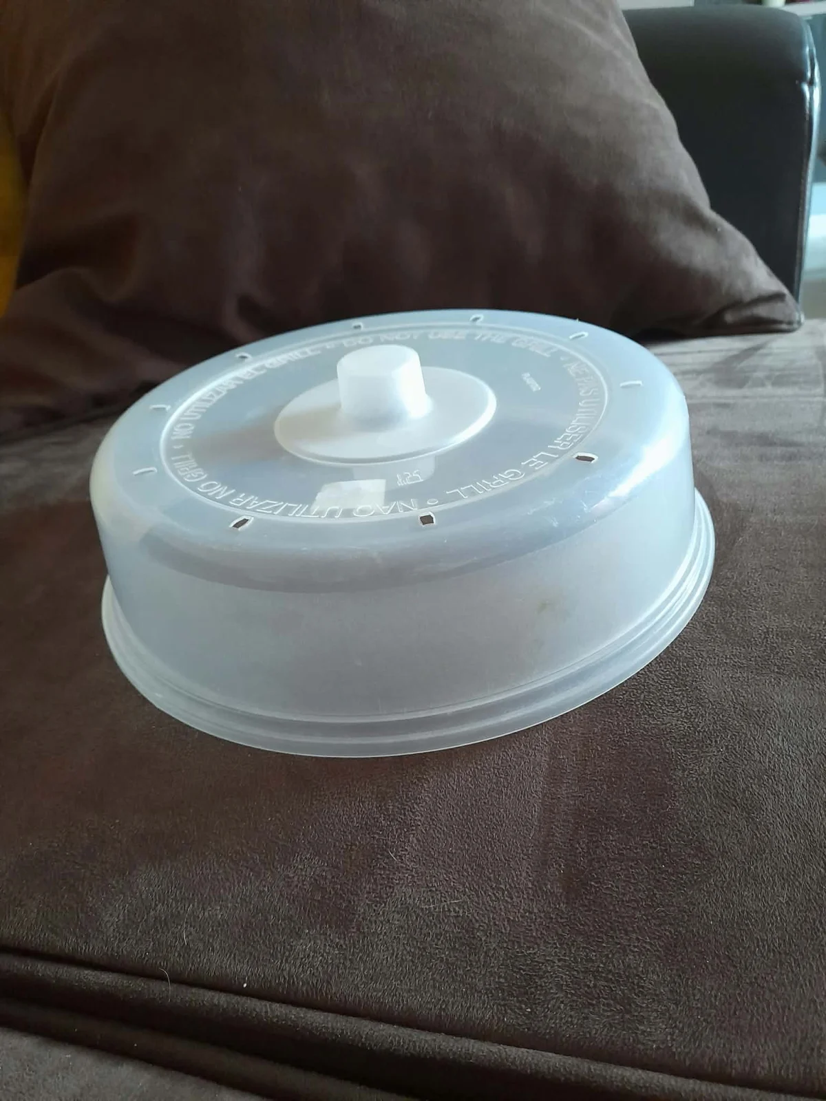 Cloche à Micro - Ondes en Plastique - Arts de la Table - Saint-Satur (18300)