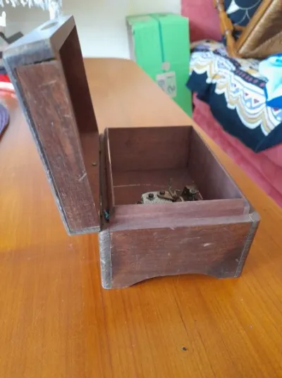 Ancienne boite à bijoux en bois musical - photo 4