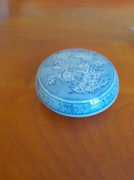 Petite boite ronde en porcelaine - Décoration - Saint-Satur (18300)
