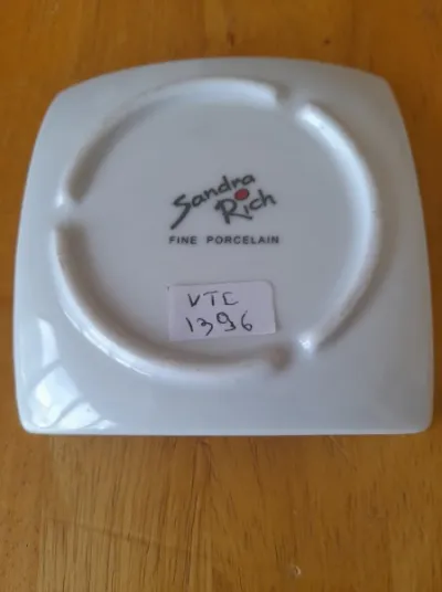 Lot poivrier, salière, coupelles en porcelaine - Collection - Saint-Satur (18300)