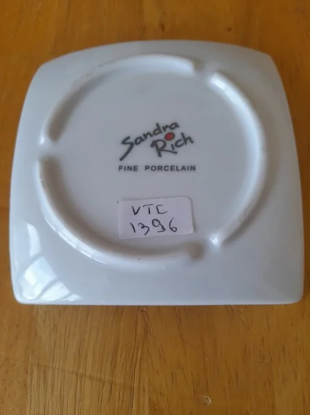 Lot poivrier, salière, coupelles en porcelaine - Collection - Saint-Satur (18300)